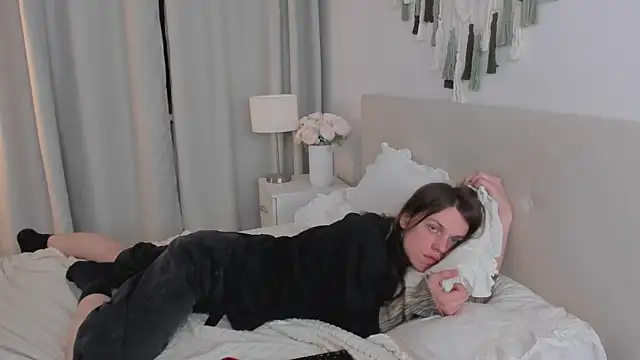 Louis_Hayes Show in webcam