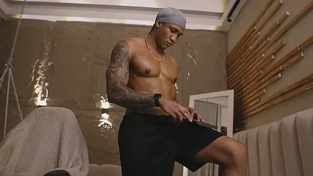 Logan_Varela ওয়েবক্যাম শো