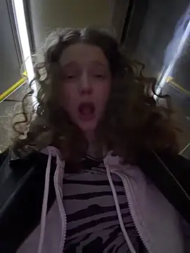 outside_rosy Adlı Modelin Canlı XXX Sohbeti