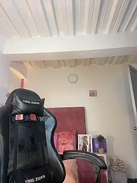 Chat +18 de karinacortes ao vivo