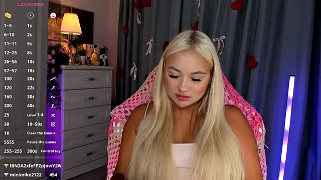 _Loneve__ élő XXX-chatje