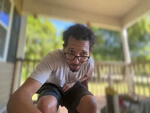 ThrowedWorldWide 即時 XXX 聊天