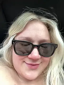 XXX chat uživo modela PiggyRose