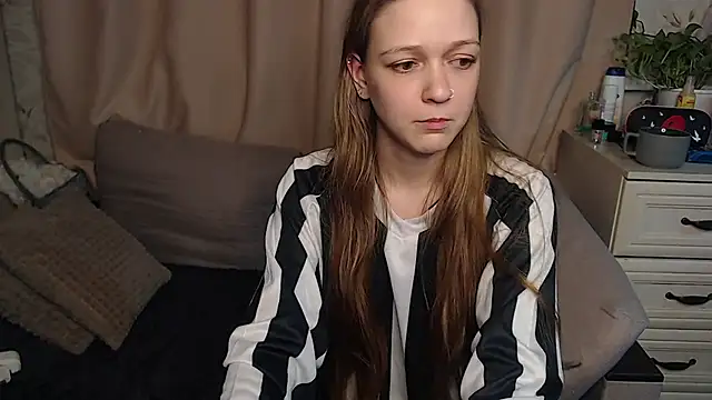 Chat XXX en directo de Adeline_Maxwell