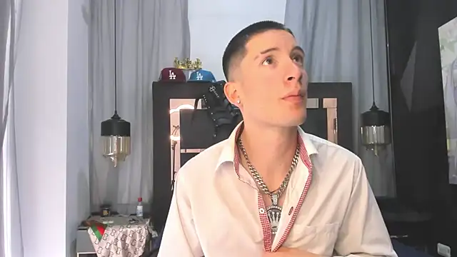 HunterHeat_ Chat XXX in diretta