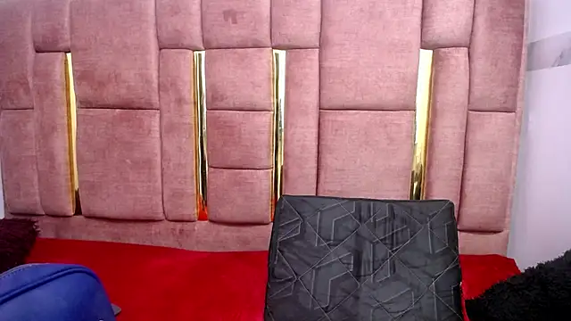 CHLOESHOW's Live XXX Chat