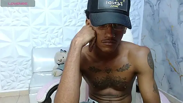 ManSant Adlı Modelin Canlı XXX Sohbeti