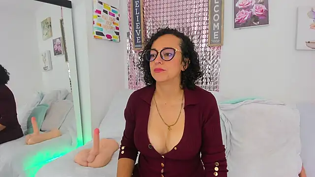 AnaDalila_Latina Adlı Modelin Canlı XXX Sohbeti