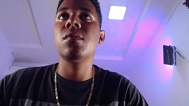 Show de Leo_444_ na webcam