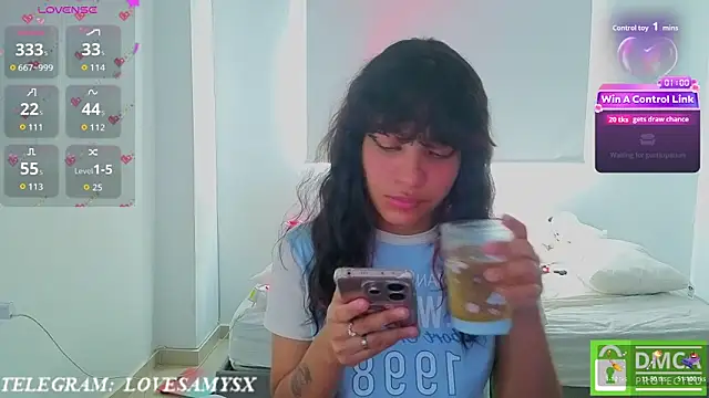 Chat +18 de Lovelyamyy ao vivo