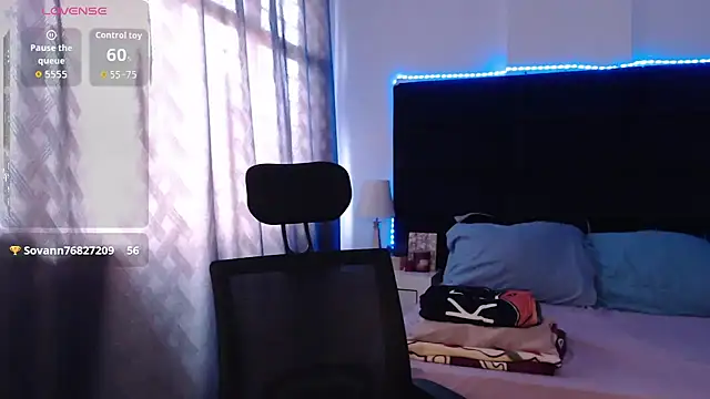 andrewmhilton_ Show in webcam