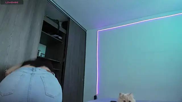 maazikeenx Adlı Modelin Canlı XXX Sohbeti