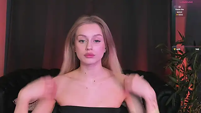 Mickey_Milk Adlı Modelin Canlı XXX Sohbeti