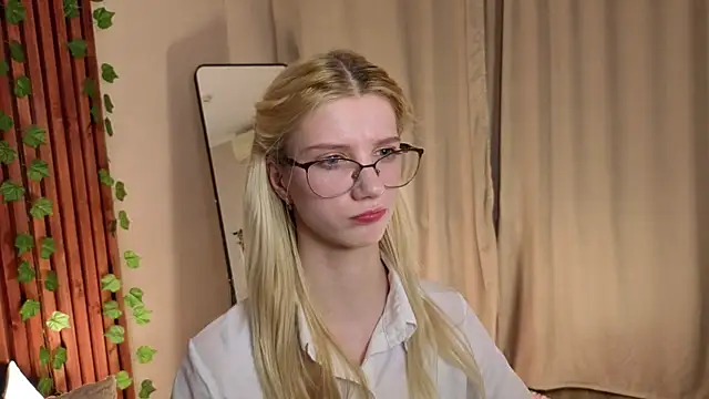 M1aForeverのウェブカメラショー