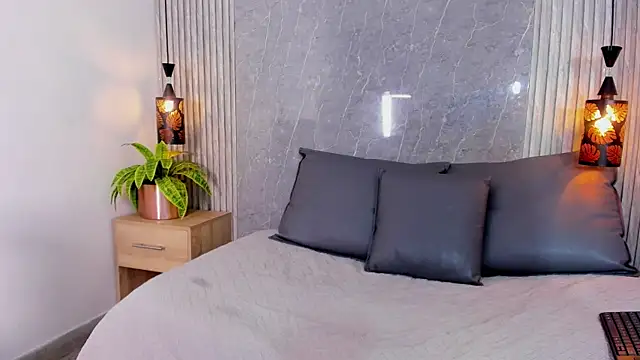 Charlotte_fuentes Adlı Modelin Canlı XXX Sohbeti