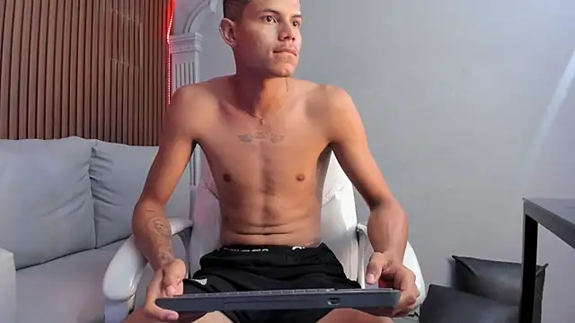 Вебкам-шоу Omen20_