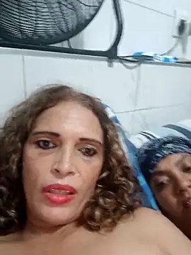 2Juicy_pussy's Live XXX Chat