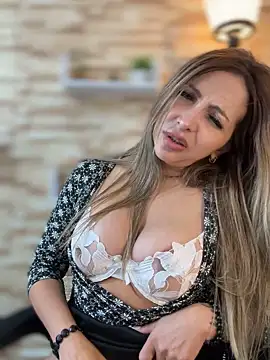 _Abril-Office1's Webcam Show