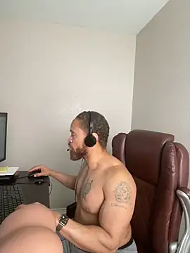 Fathero1time: διαδικτυακό σόου στην κάμερα