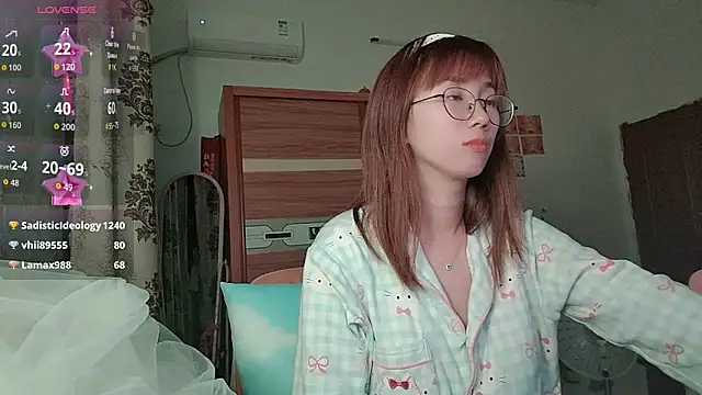 Chat +18 de Lili_666 ao vivo