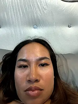 Chatroom XXX en direct de Ponthip