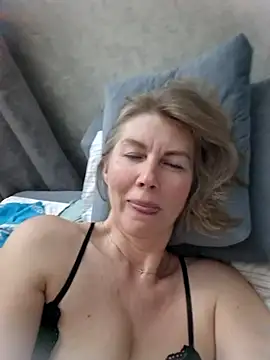 stellahere8 élő XXX-chatje