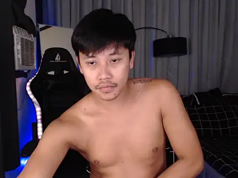 Pokazy przed kamerką – alexsuckable01