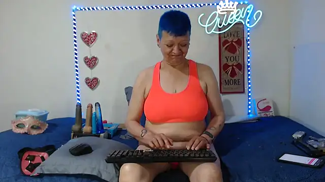 loquitaqueen011's Webcam Show