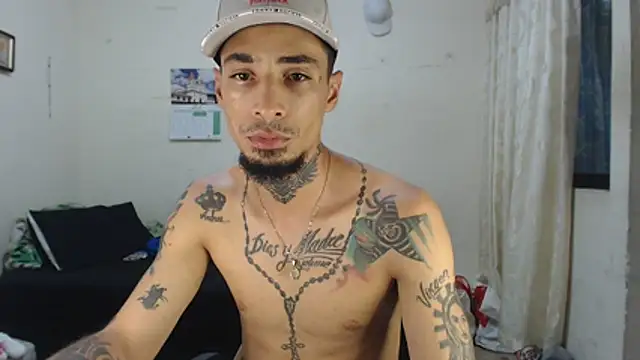 emiliano_hottt: διαδικτυακό σόου στην κάμερα