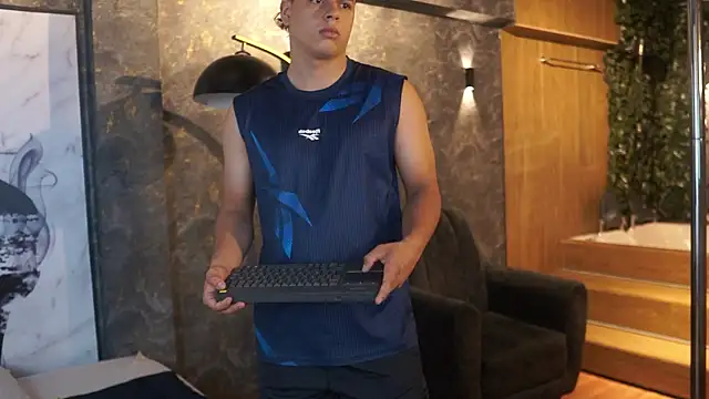 Ethan_occonor Show in webcam