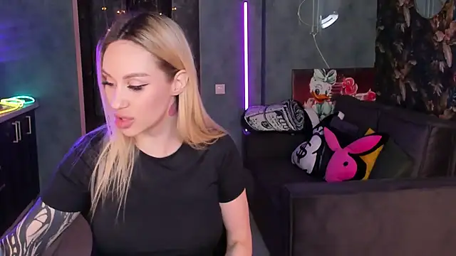 XXX chat uživo modela Blckmirrorr