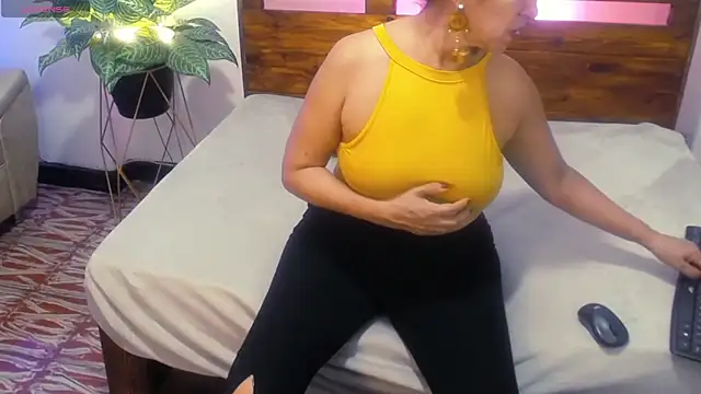 XXX chat uživo modela Yeseniaa25_