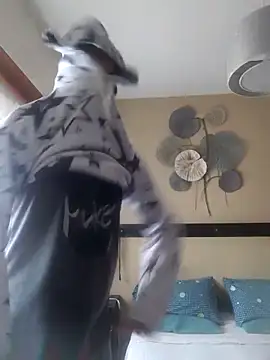 LuqenZo 网络视讯表演