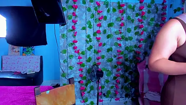 Chat +18 de AngelaCoffee ao vivo