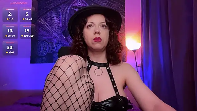 Chat +18 de Helena__Femdom ao vivo