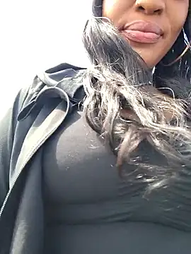 AmazonianMistress' Webcam Show