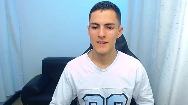 Matiius18 Webcam show