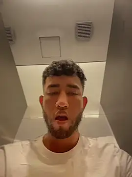 Chat +18 de liam_bronw ao vivo