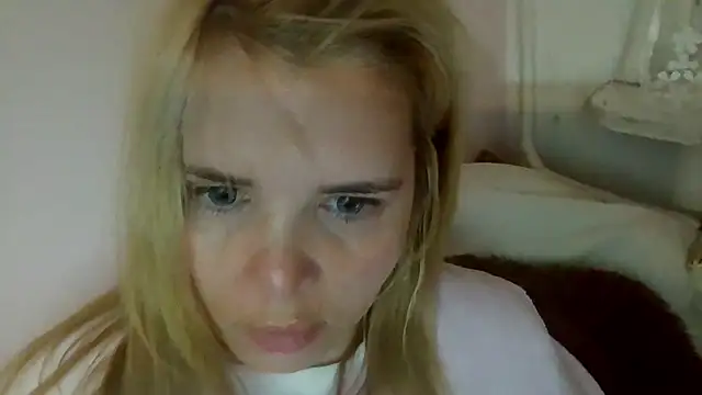 HornyElena Chat XXX in diretta