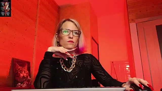 Lady_Shine Adlı Modelin Canlı XXX Sohbeti