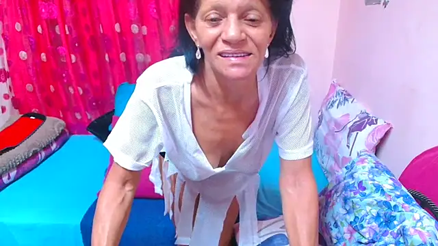 Chat +18 de SLUTTYROXY ao vivo