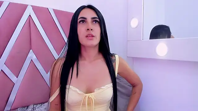 Chat +18 de Helenn_monroy1 ao vivo