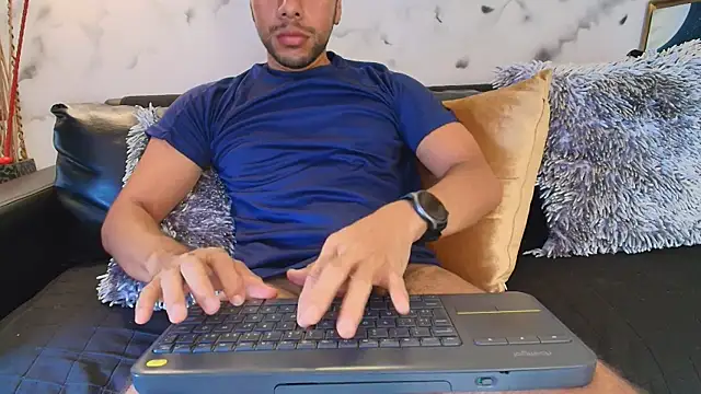 Max_Hornye Live XXX-chat