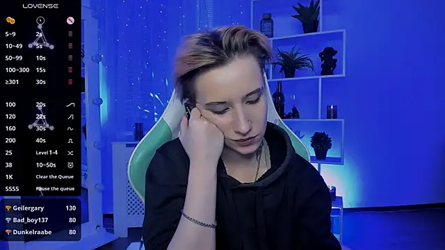 XXX chat uživo modela _Rein_ramm