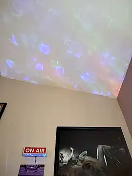 TheDime Show in webcam