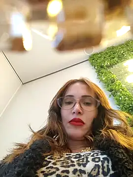 Irresistible24's Live XXX Chat