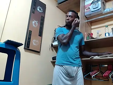 Pokazy przed kamerką – kurtbigcock