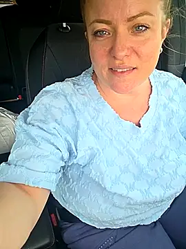 julimonroe's Live XXX Chat