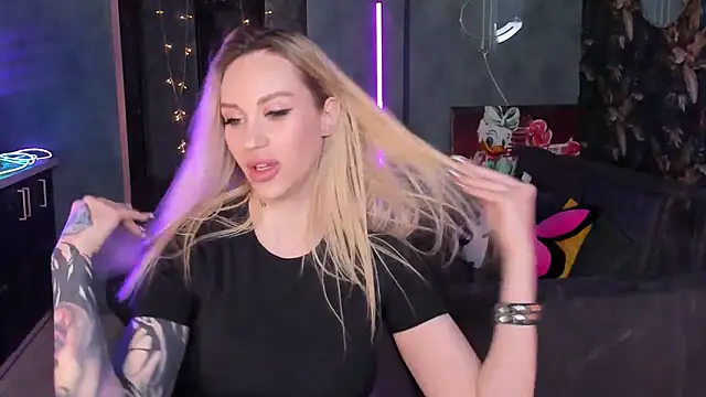 XXX chat uživo modela Blckmirrorr