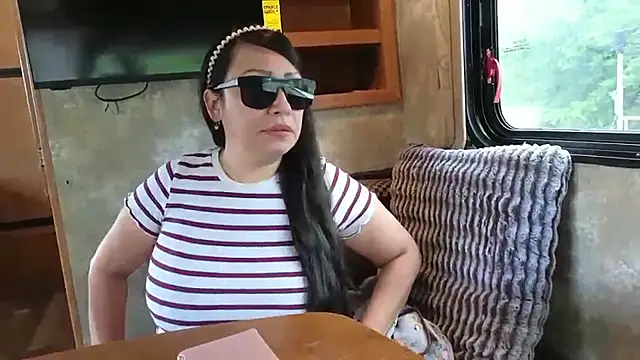 XXX chat uživo modela Vickiebee